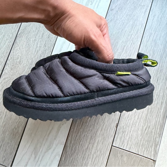 UGG Black Kids Slippers - Picture 4 of 7